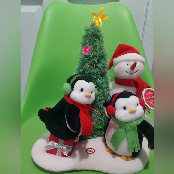 Hallmark Very Merry Trio - Dance and Sign "Rockin' Around The Christmas Tree" - Picture 14 of 16